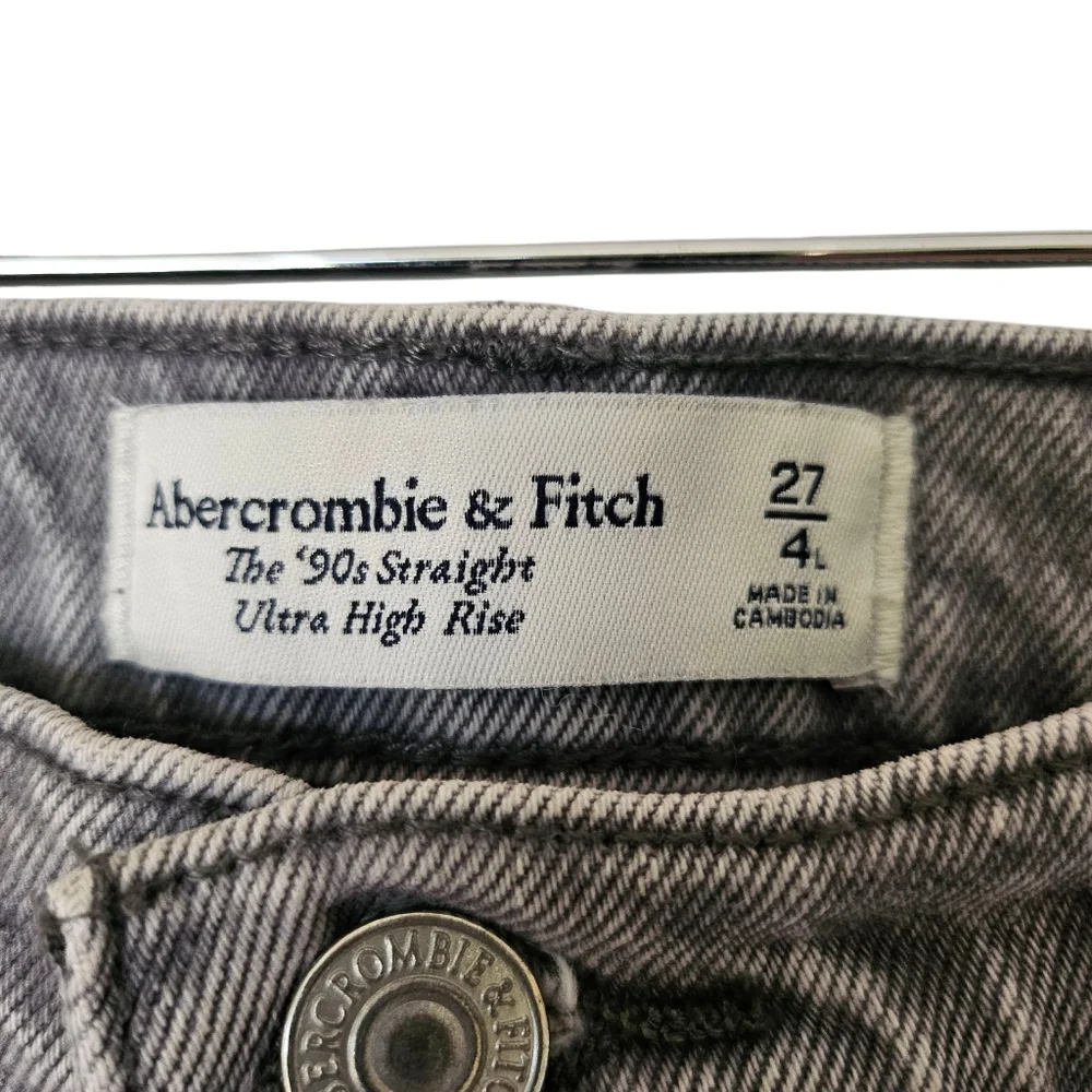 Abercrombie & Fitch Curve Love 90s Straight Ultra High Rise Jeans, Gray, 27/4 - Picture 3 of 10